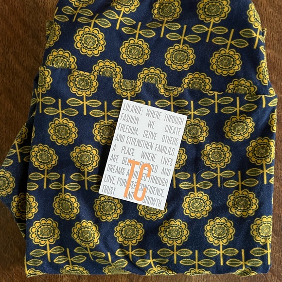 EUC TC Lularoe leggings bundle - Picture 3 of 3